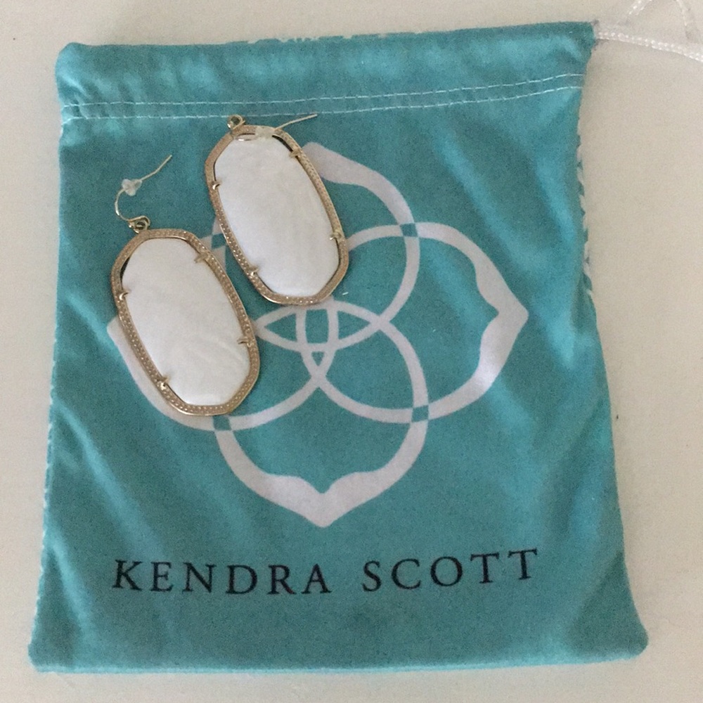 KENDRA SCOTT Danielle Statement Earrings